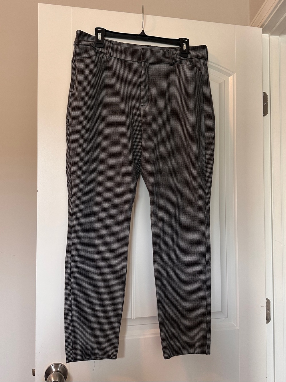 Old Navy Black & Gray Houndstooth Pixie Pants